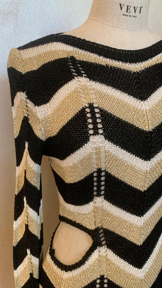 Abito - Abito corto in maglia zig zag aperto nei fianchi AME8029 - Nero - VEVI