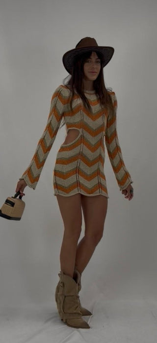 Abito - Abito in maglia zig zag aperto nei fianchi AME8029 - Arancio - VEVI