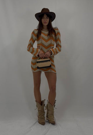 Abito - Abito in maglia zig zag aperto nei fianchi AME8029 - Arancio - VEVI