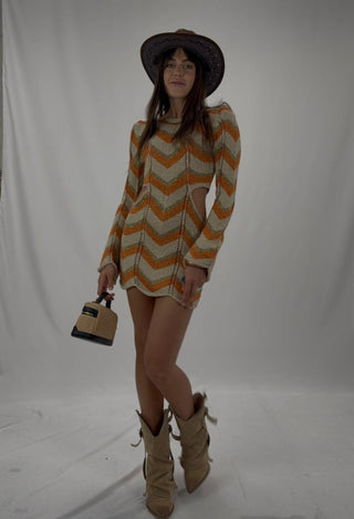 Abito - Abito in maglia zig zag aperto nei fianchi AME8029 - Arancio - VEVI